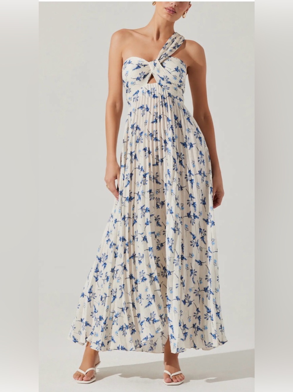 ASTR the label Rasya pleaded floral maxi dress